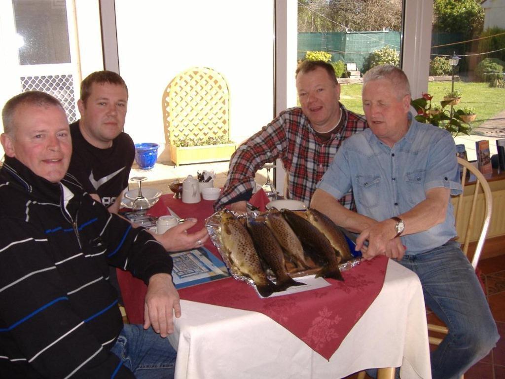 Riverwalk House B&B Oughterard Buitenkant foto